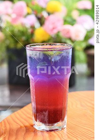 Butterfly pea flower iced tea Butterfly pea flower iced tea 42989014