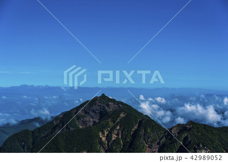 絶景の北アルプス連峰 絶景の北アルプス連峰 42989052