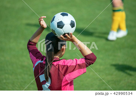 女子サッカー試合風景の写真素材