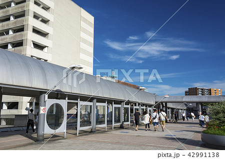 南大沢駅ペデストリアンデッキ　駅方向 42991138