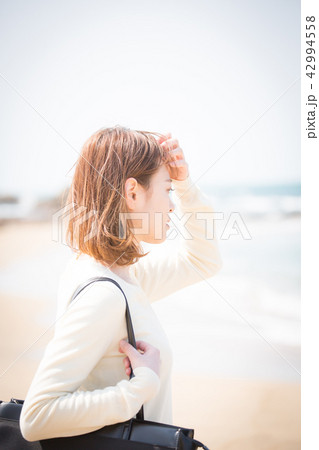 女性　観光地 42994558