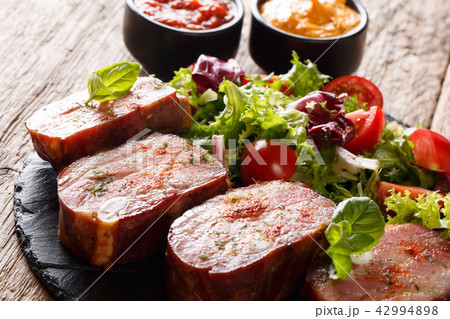 fried pork ribs and vegetable salad 42994898