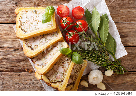 chicken terrine, jelly, aspic with brioche 42994994