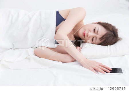 睡眠・女性 42996715
