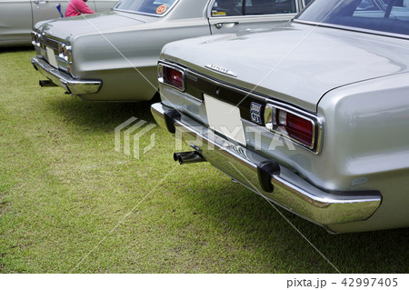 フロントグリル,テールランプや前後バンパーの変更を受けたスカイライン2000GT,1970年モデル フロントグリル,テールランプや前後バンパーの変更を受けたスカイライン2000GT,1970年モデル 42997405