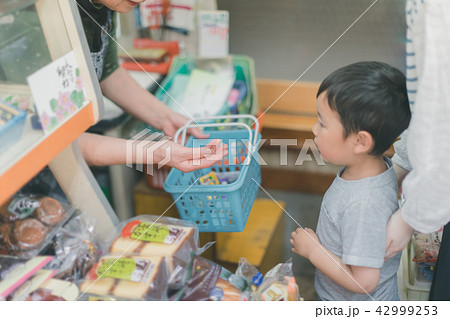 4 years old 4 years old 42999253