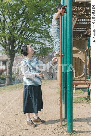 4 years old 42999284