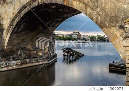 Charles Bridge and a view of the Old Town 43000754