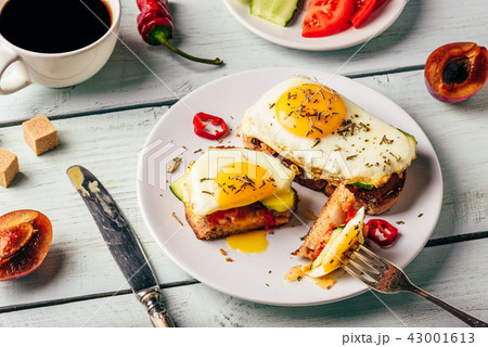 Sandwiches with vegetables and fried egg and cup of coffee 43001613