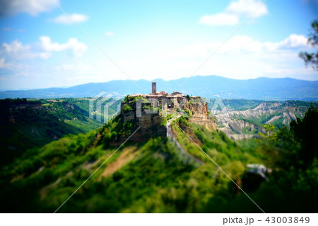 チビタの死にゆく街 43003849