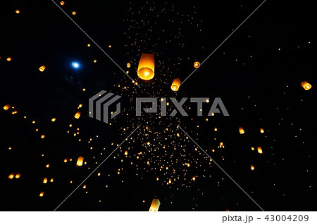 月とコムローイ 43004209