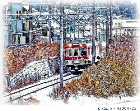 雪景色の近鉄電車 2のイラスト素材