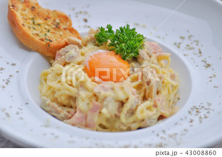 spaghetti with ham or spaghetti carbonara spaghetti with ham or spaghetti carbonara 43008860
