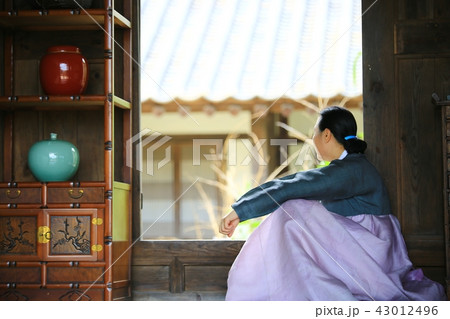 女性 中年 一人 43012496