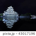 水面に写る松本城 43017196