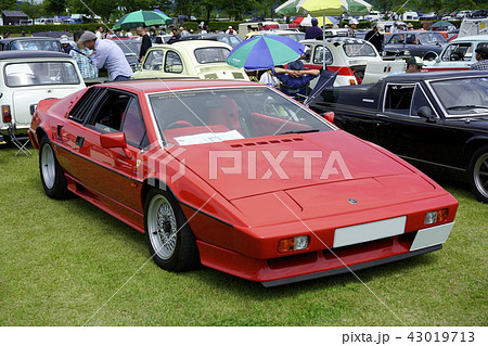 ロータスエスプリターボ真っ赤なスポーツカーエッジを強調するハンドレイアップFRP成型 ロータスエスプリターボ真っ赤なスポーツカーエッジを強調するハンドレイアップFRP成型 43019713