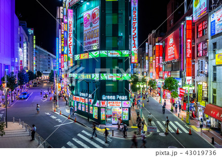東京　新宿駅　東南口周辺 43019736