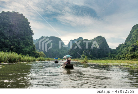 Ancient boating with vietnamese using foot paddle 43022558
