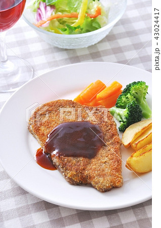 ポークカツレツ(国産豚肉130g) ポークカツレツ(国産豚肉130g) 43024417