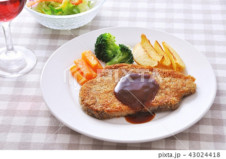 ポークカツレツ(国産豚肉130g) ポークカツレツ(国産豚肉130g) 43024418