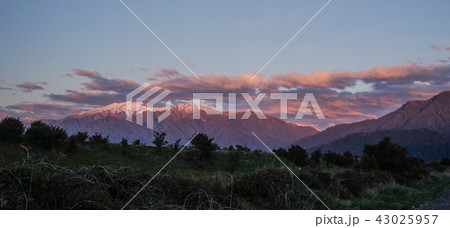 Mountain scenery at sunrise 43025957