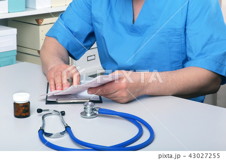 Close-up of doctor's hands writing prescription 43027255