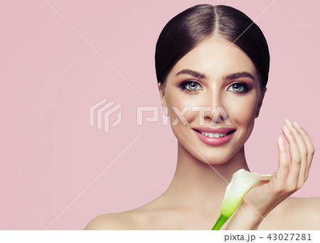 Perfect spa woman with healthy skin and calla lily Perfect spa woman with healthy skin and calla lily 43027281