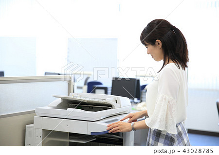 働く女性 働く女性 43028785