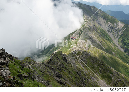 北岳から北岳山荘の稜線 43030797