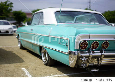シボレーインパラ3代目1964年60年代華やかアメリカ映画象徴フルサイズカー大型車アメリカンテイストの写真素材