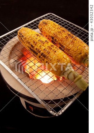 焼きトウモロコシ 焼きトウモロコシ 43032342