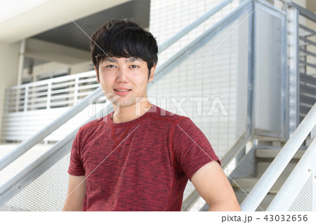 笑顔の男性 43032656