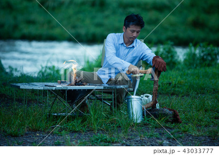 キャンプ　男性 43033777