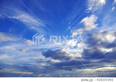 青空に浮かぶ雲 青空に浮かぶ雲 43035593