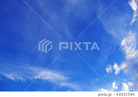 青空に浮かぶ雲 青空に浮かぶ雲 43035594