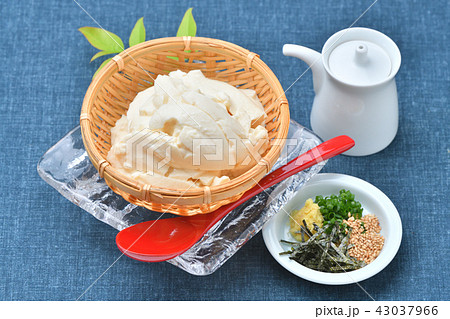 夏の寄せ豆腐、寄せとうふ、ざる豆腐、冷奴（冷やっこ）お豆腐、冷たいとうふ、イメージ。 43037966