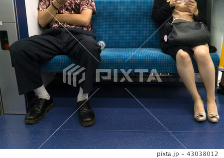 電車 乗車 43038012