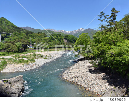 群馬県 利根川より谷川岳を望む 群馬県 利根川より谷川岳を望む 43039096