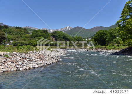 群馬県　利根川より谷川岳を望む 43039174