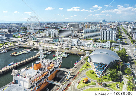 名古屋港ガーデンふ頭より遠く高層ビル群を見る名古屋市街 名古屋港ガーデンふ頭より遠く高層ビル群を見る名古屋市街 43039680