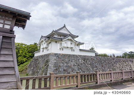 駿府城の城郭のうち中堀の内側の旧本丸二の丸が整備された駿府城公園巽櫓東御門が伝統工法で復元資料館公開 43040660