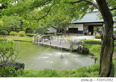 こしがや能楽堂＆日本庭園花田苑 長屋門を背景に 43041092