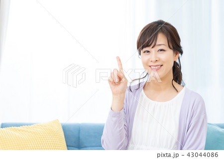 母親 ミドル女性 専業主婦 母親 ミドル女性 専業主婦 43044086