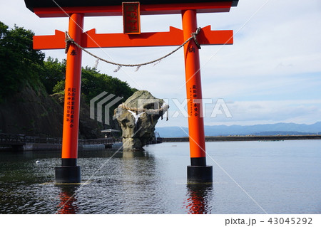 江差かもめ島厳島神社と瓶子岩 江差かもめ島厳島神社と瓶子岩 43045292