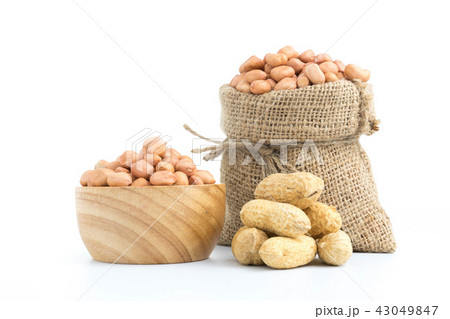peanuts in burlap sack isolated on white 43049847