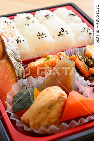 おいしい燒鮭の幕の内弁当 43051131