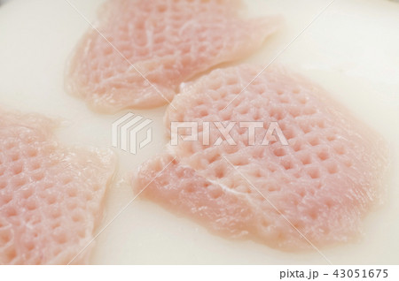 鶏胸肉の下ごしらえ 鶏胸肉の下ごしらえ 43051675