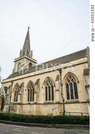 イギリスオックスフォードの石造りの歴史的な教会 イギリスオックスフォードの石造りの歴史的な教会 43052392