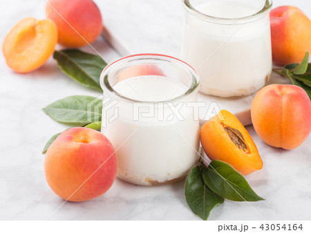 Fresh cream dessert with raw organic apricots 43054164