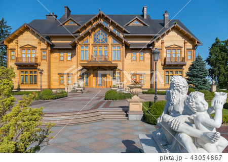 CHICKEN WOODEN HOUSE WITH THREE BALCONIES AND VIEW CHICKEN WOODEN HOUSE WITH THREE BALCONIES AND VIEW 43054867